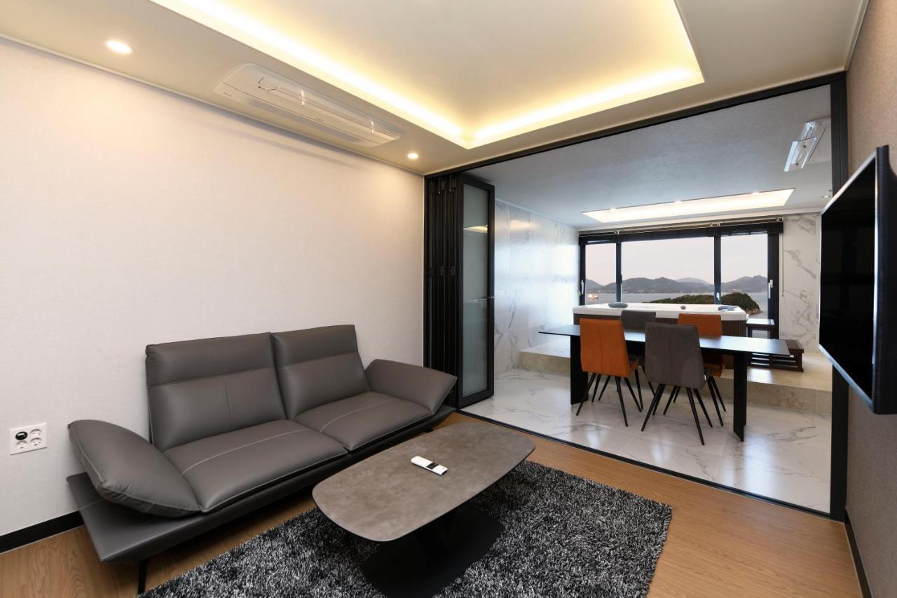 Utop Marina Hotel & Resort Yeosu Eksteriør bilde